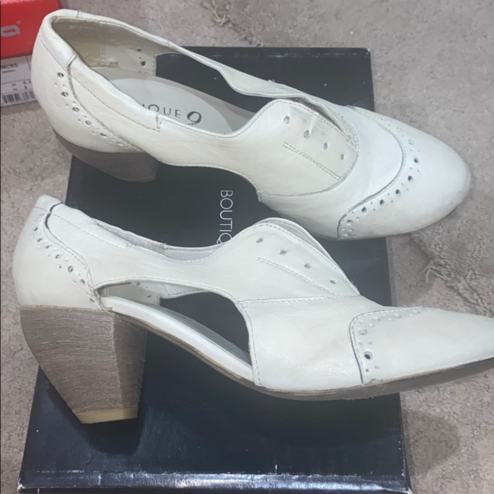 Boutique 9 off white oxford heel size 7.5 NEW